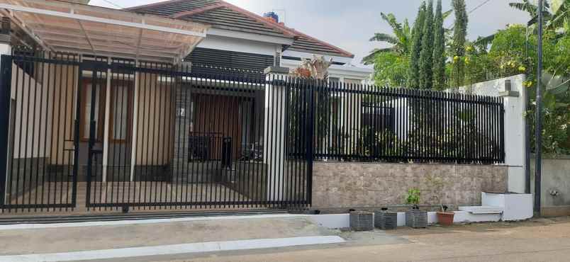 dijual rumah bagus nyaman asri di gegerkalong bandung