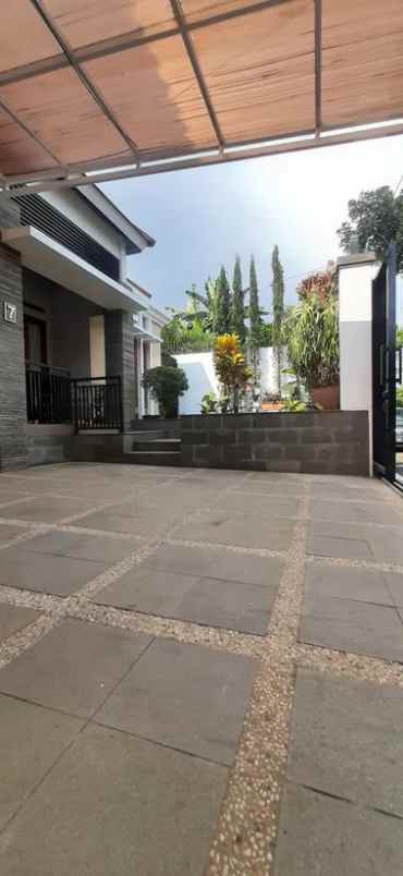 dijual rumah bagus nyaman asri di gegerkalong bandung