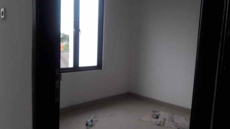 dijual rumah bambu apus