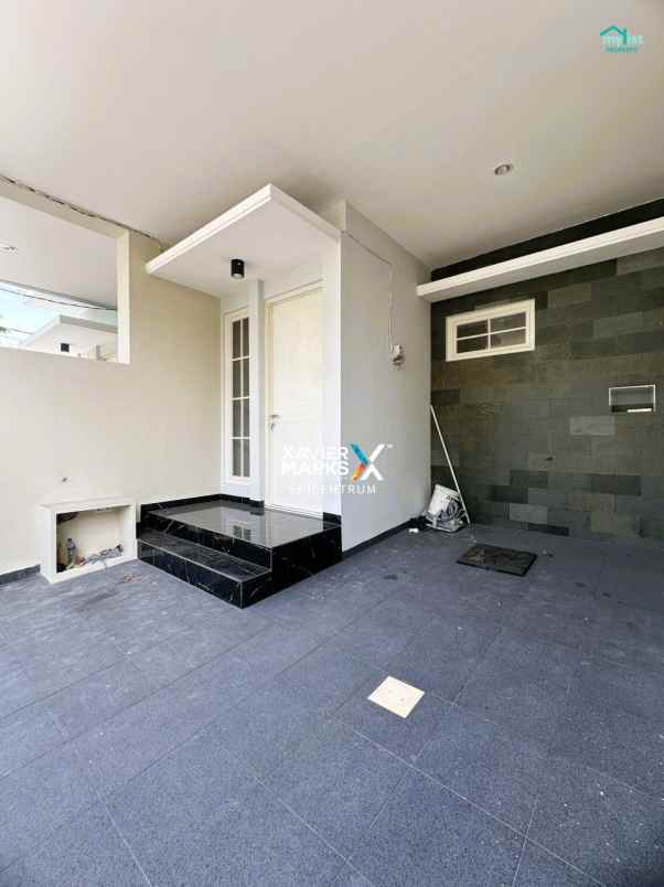 dijual rumah baru gress tenggilis mejoyo dekat ubaya