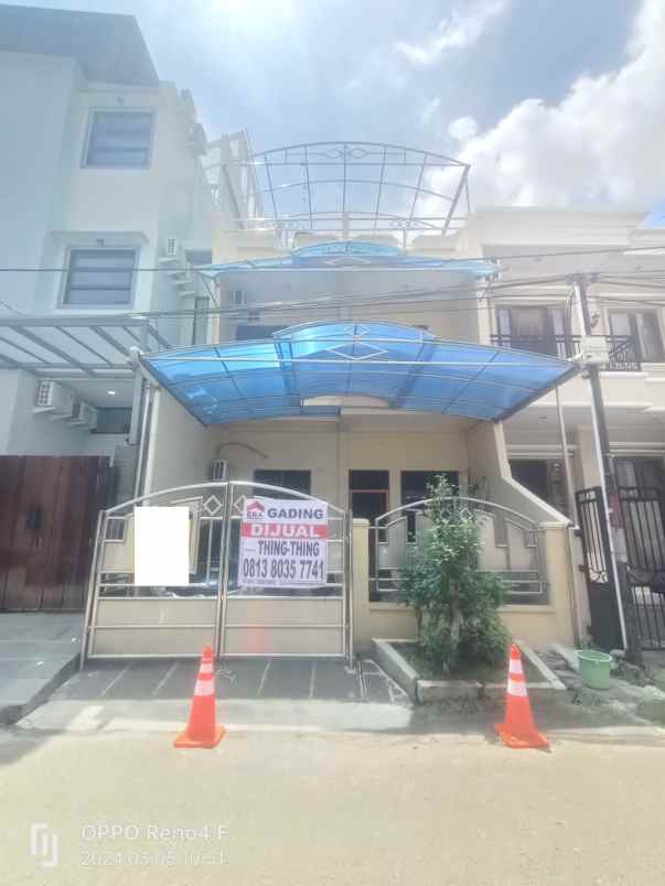 dijual rumah belakang mall kelapa