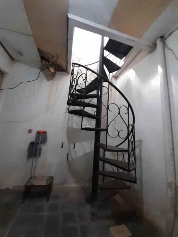 dijual rumah billymoon pondok kelapa