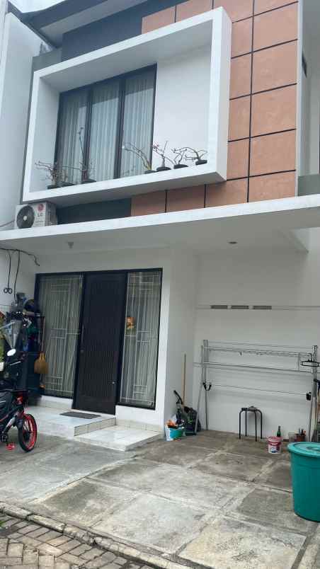 dijual rumah bintaro