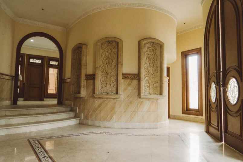 dijual rumah bukit gading villa