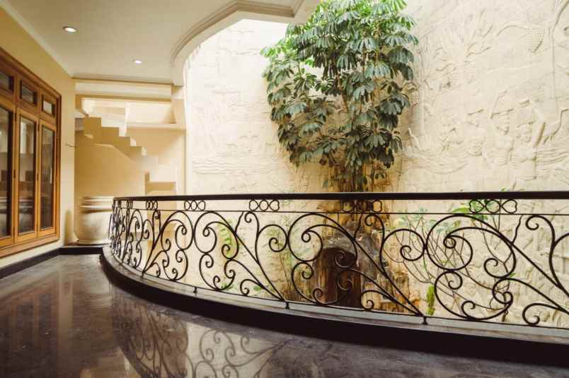 dijual rumah bukit gading villa