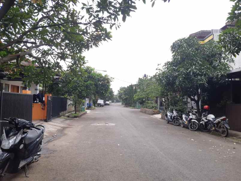 dijual rumah bumi adipura