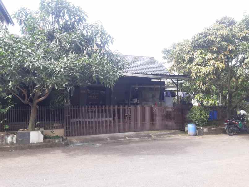 dijual rumah bumi adipura