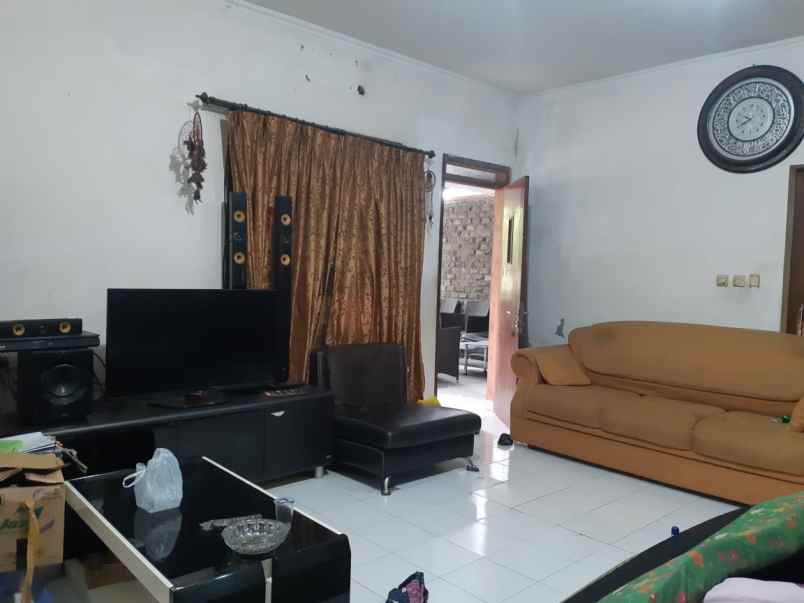 dijual rumah bumi adipura