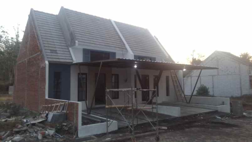 dijual rumah candirenggo