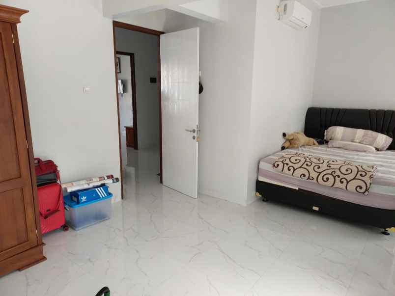 dijual rumah cantik lagoon ville citra raya tangerang