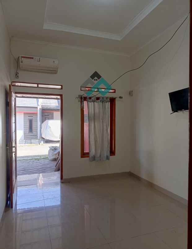 dijual rumah cinunuk