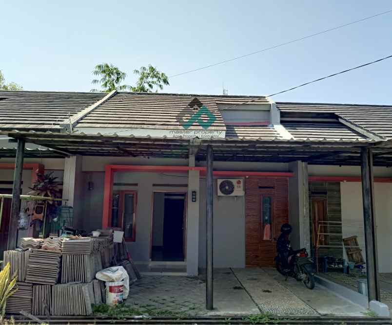 dijual rumah cinunuk