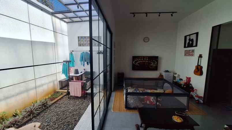 dijual rumah cipageran