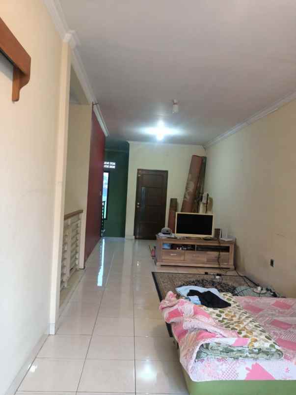 dijual rumah cipamokolan