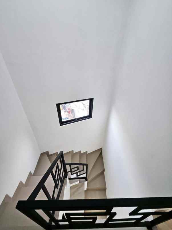 dijual rumah ciracas