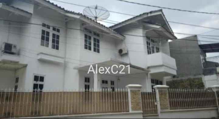 dijual rumah cirendeu