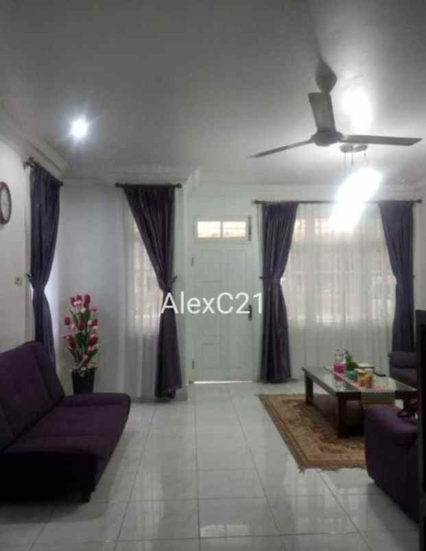 dijual rumah cirendeu