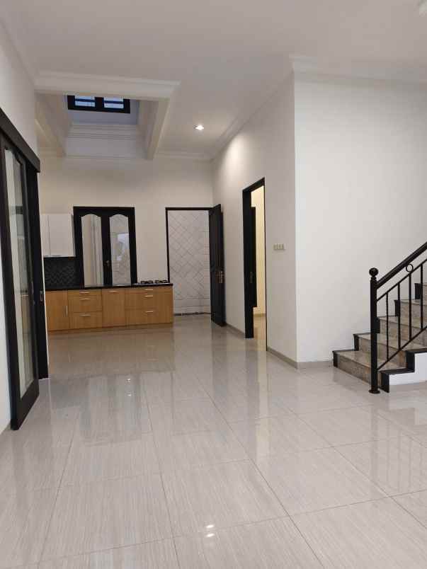 dijual rumah citraland vila sentra raya