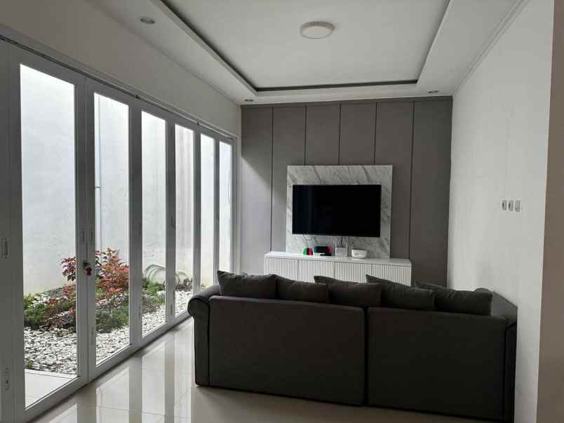 dijual rumah ciwaruga