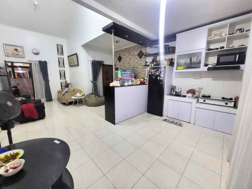 dijual rumah cluster aralia harapan