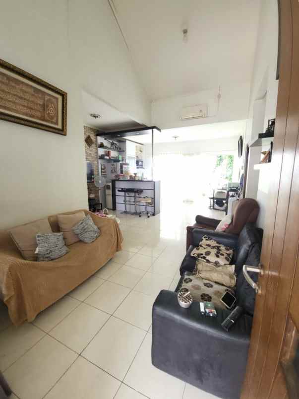 dijual rumah cluster aralia harapan