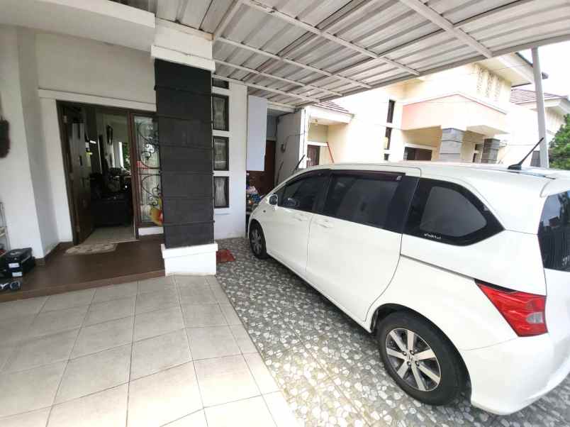 dijual rumah cluster aralia harapan