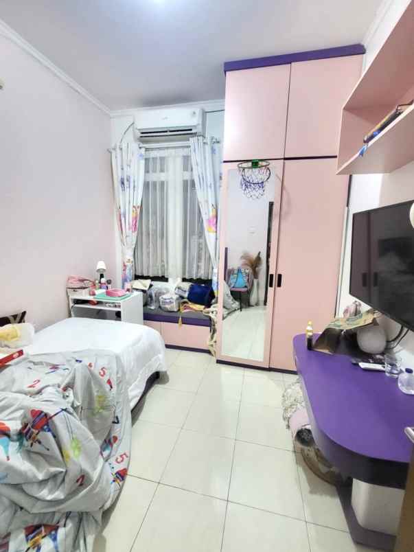 dijual rumah cluster aralia harapan