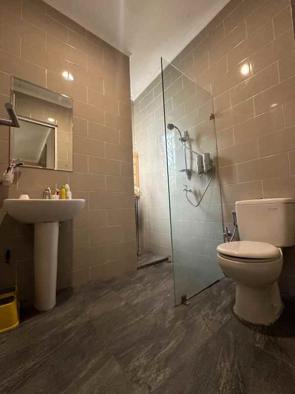 dijual rumah cluster cherryville grand