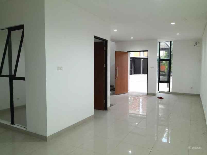 dijual rumah cluster jura metland menteng