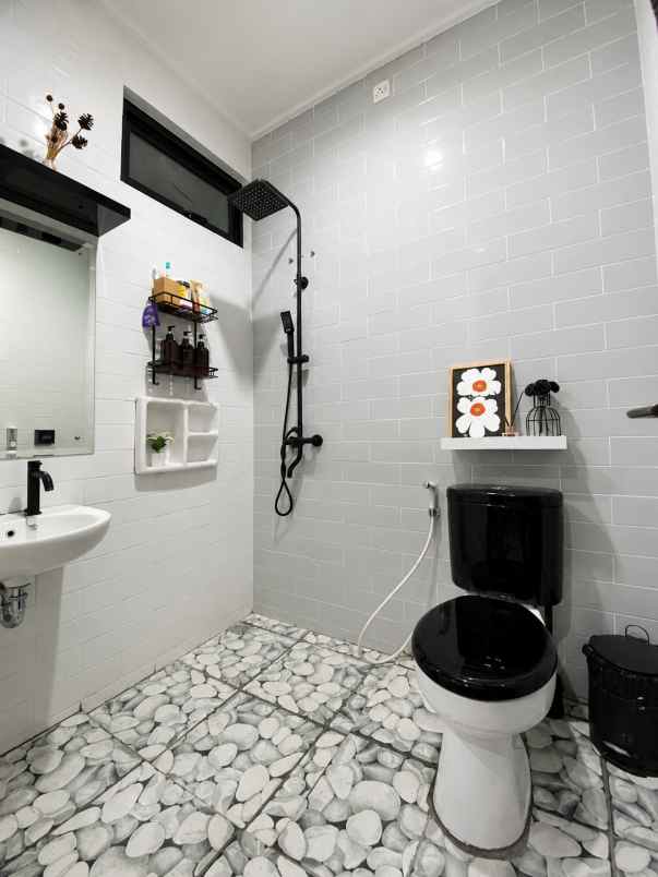 dijual rumah cluster lavesh harapan