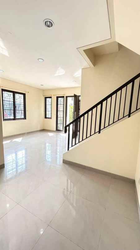 dijual rumah cluster nusaloka bsd city