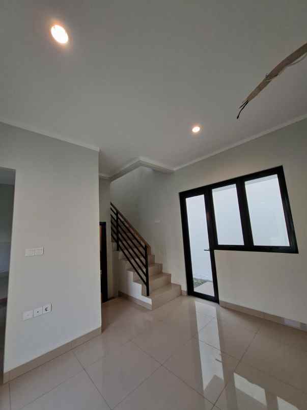 dijual rumah cluster regia scg