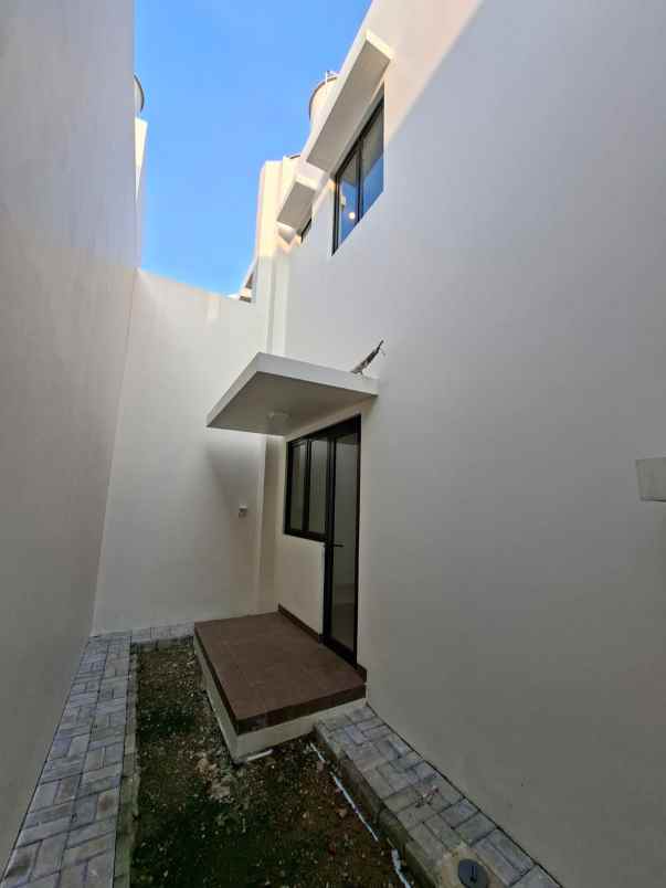 dijual rumah cluster regia scg