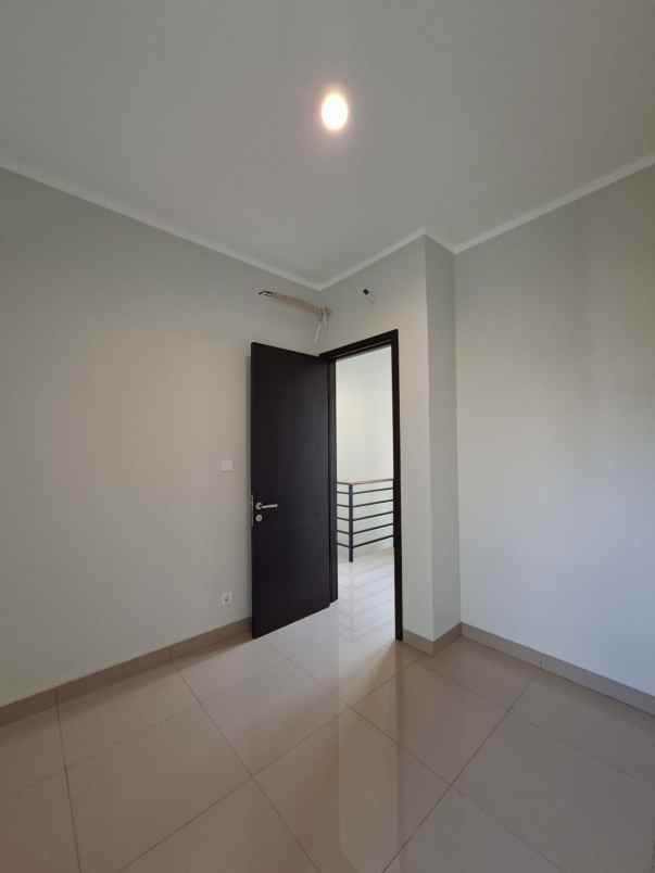 dijual rumah cluster regia scg