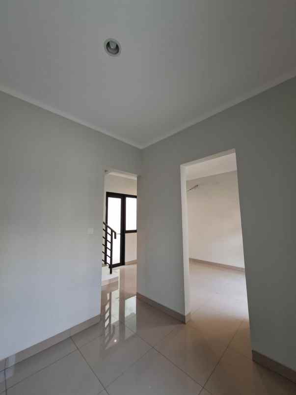 dijual rumah cluster regia scg