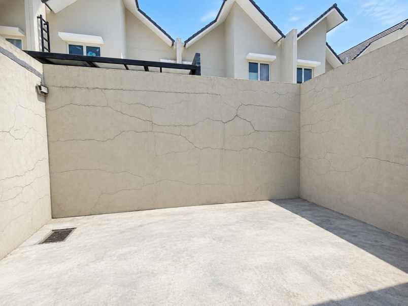 dijual rumah cluster thames jgc jakarta