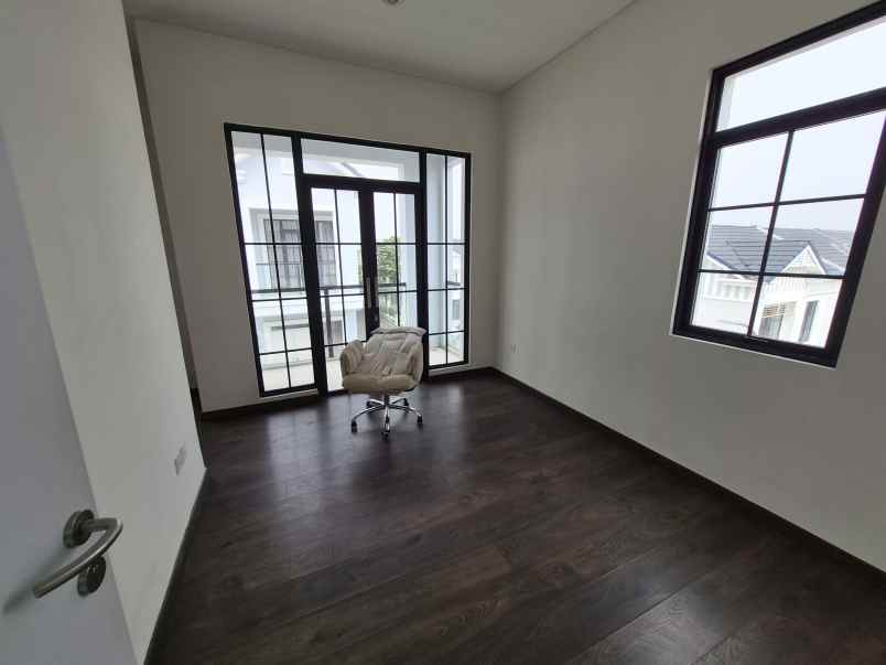 dijual rumah cluster viridia lavon swan