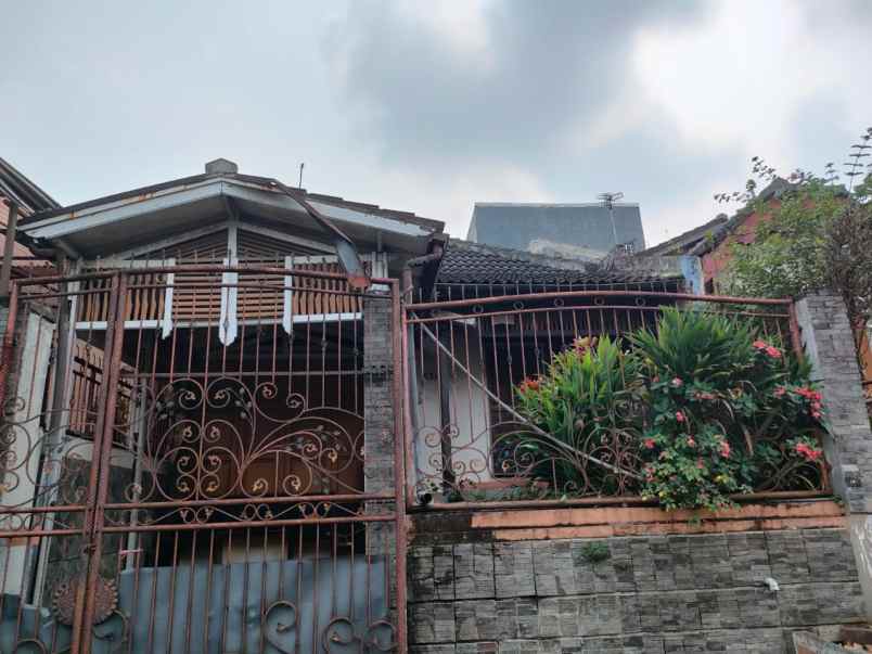 dijual rumah dalam komplek permata cimahi dekat borma