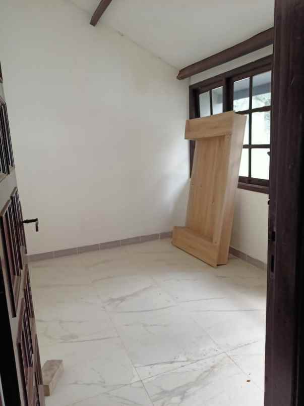 dijual rumah darmo