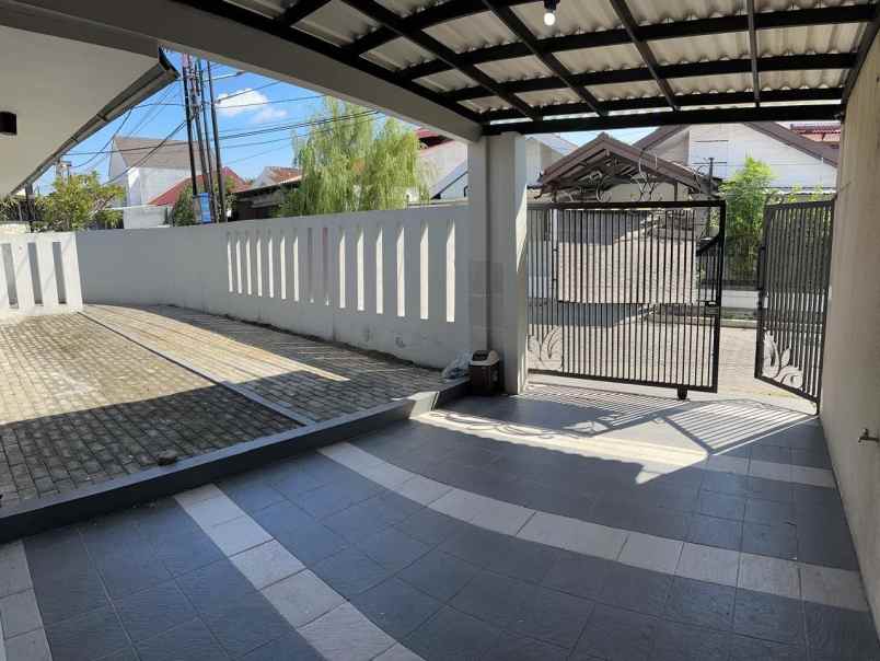 dijual rumah darmo harapan indah tandes