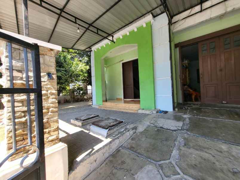 dijual rumah darmo permai