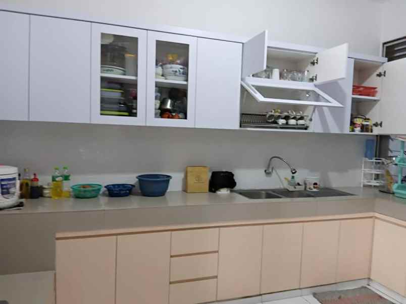 dijual rumah dharmahusada