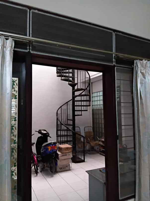 dijual rumah dharmahusada