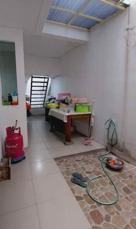 dijual rumah dharmahusada indah