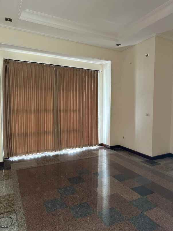 dijual rumah dharmahusada permai