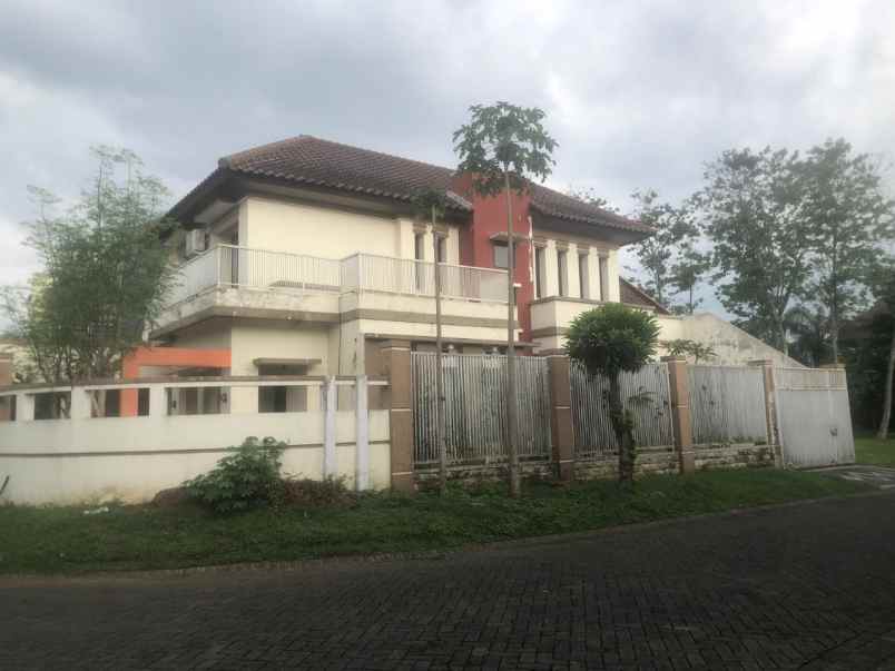 dijual rumah di araya dekat kampus dan