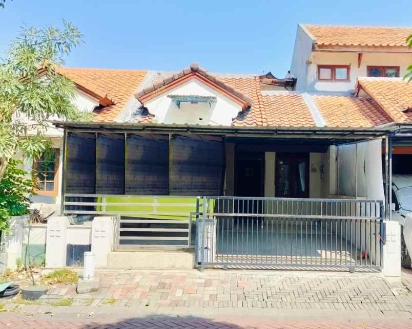 dijual rumah di citraland surabaya lingkungan nyaman