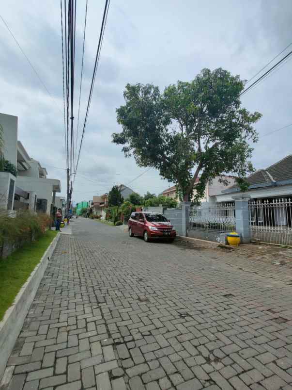 dijual rumah di jalan dewandaru