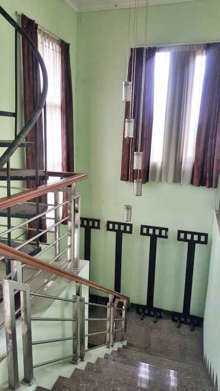 dijual rumah di jl raya lenteng agung jakarta selatan