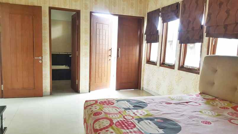 dijual rumah di jl raya lenteng agung jakarta selatan